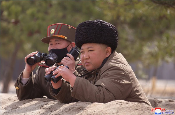 朝中社3月还曾发布金正恩视察部队的照片。