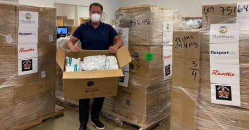 ◤全球大流行◢擲436萬購口罩防護衣  阿諾親自送物資到醫院