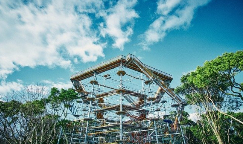 高24公尺、120种游乐项目的万博BEAST，是全世界最大的户外体能迷宫。