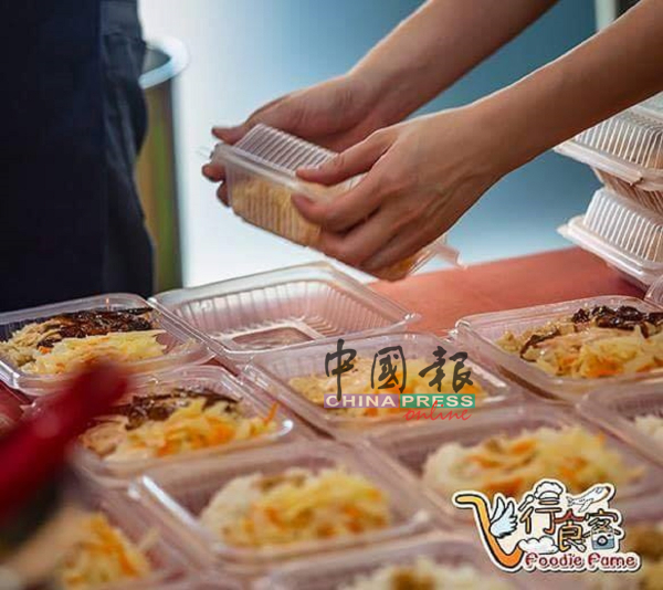 品臻港式烧腊店也在行动管制令期间，每份餐盒捐出1令吉给中央医院购买防疫用品。