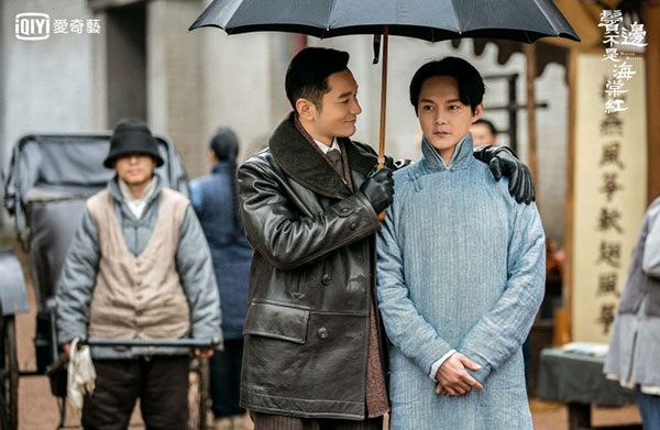 黄晓明（左）、尹正主演《鬓边不是海棠红》。