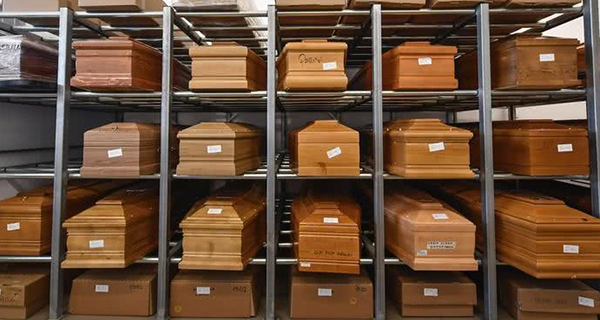 翰吉斯国际食品批发市场的巨大冷藏仓库，可以存放多达1000口棺材。