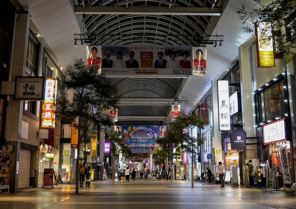 日本宣布紧急状态后，熊本市街道冷清。（示意图，共同社）