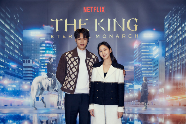李敏镐（左）与金高恩首次在新剧《The King：永远的君主》合作。