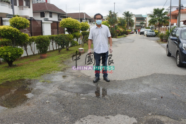 刘志良促水务公司尽速处理地下水管破裂的问题。