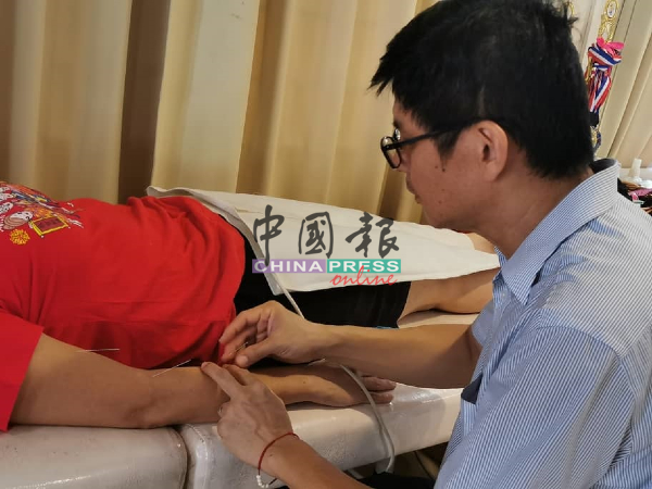 林国团的中医诊所，在管制令落实后，停止了针灸治疗。