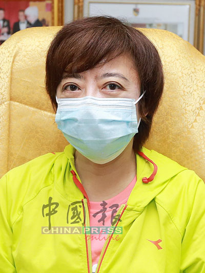 陈丽群：确诊感染新冠肺炎的女职员，没有回办公室。