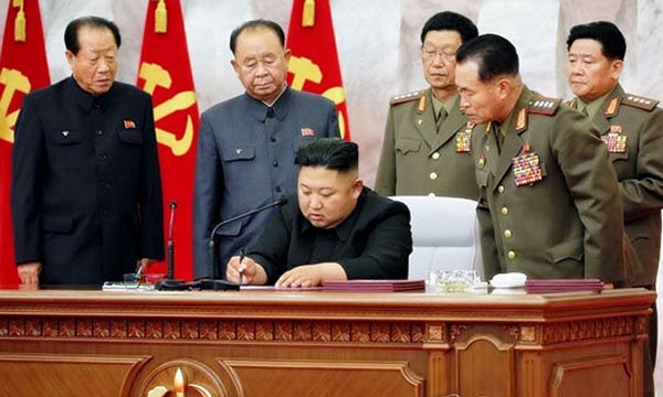 朝鲜朝中社24日报道，最高领导人金正恩再露面主持劳动党会议。
