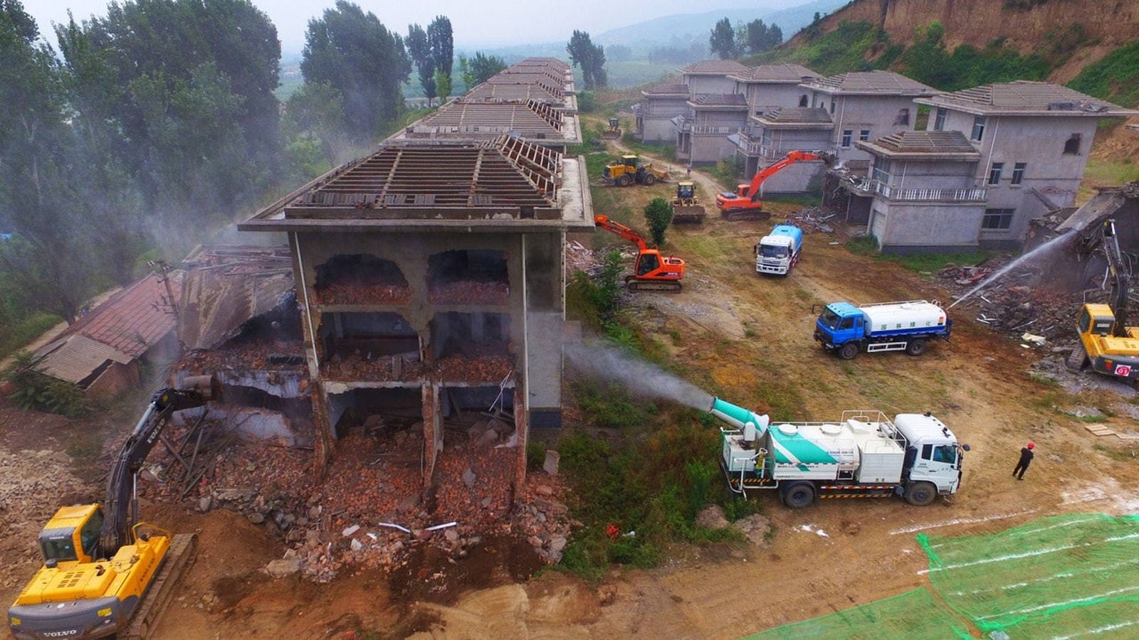 秦岭违建别墅案引发陕西省官场大地震。