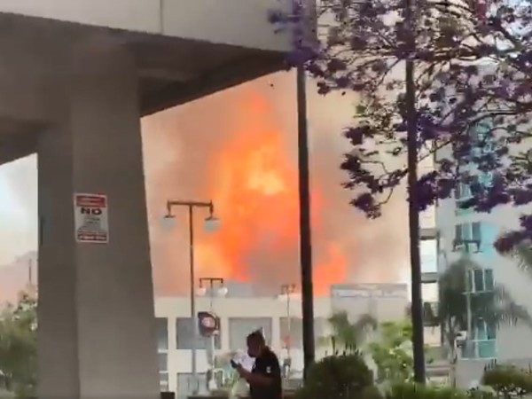 洛杉矶发生大火，多名消防员受伤。