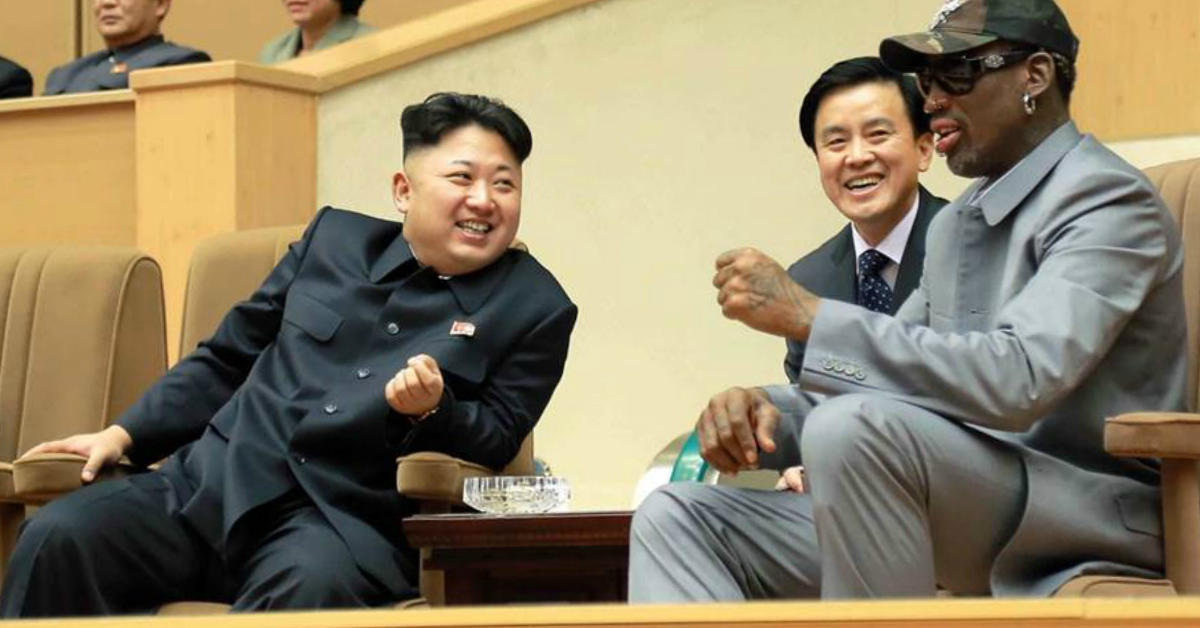 罗德曼（右）回忆当年到朝鲜访问金正恩（左）的点点滴滴。（美联社档案照）