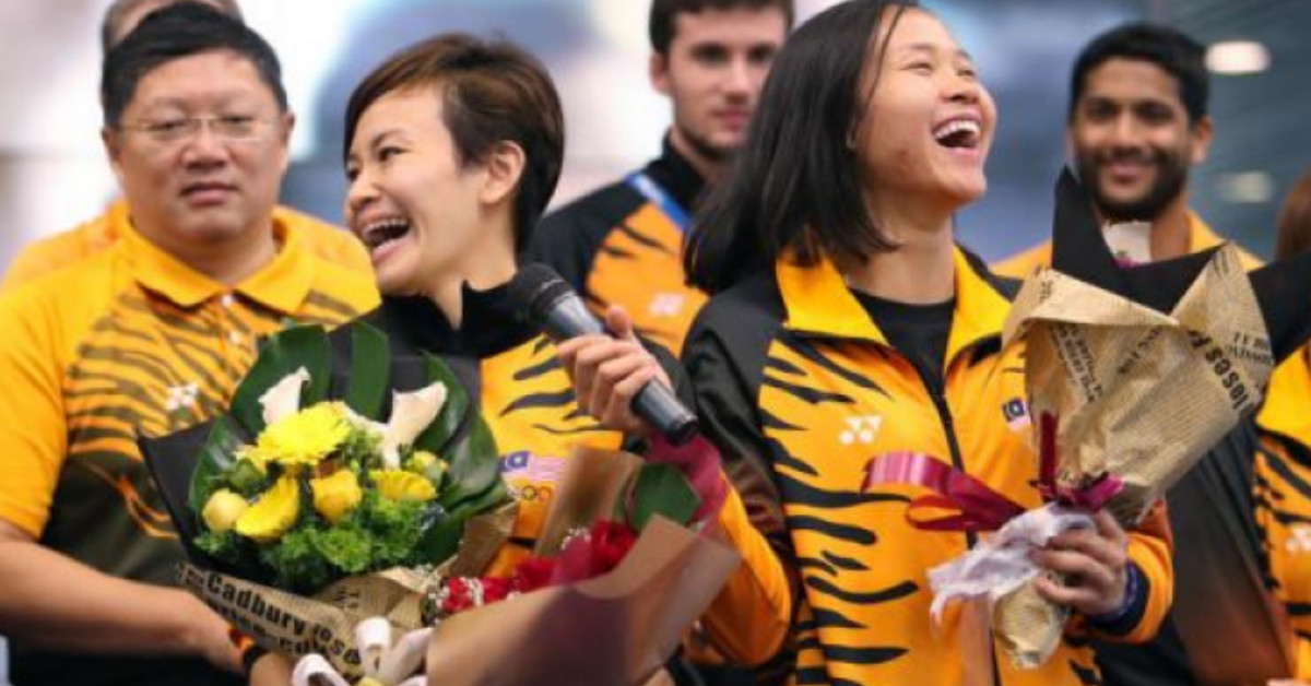 杨祝梁（左起）与张俊虹及潘德丽拉在2017年世锦赛凯旋，在雪邦机场盛大欢迎仪式的档案照。