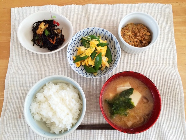 想来份日式早餐，却不想一大早起床煮饭？快把剩饭保存法学起来。