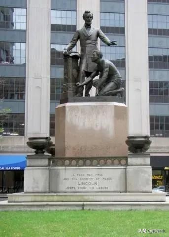美国波士顿公园广场上的林肯雕像。