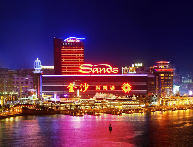 金沙娱乐场在2004年开业，号称澳门历史上最富丽堂皇的赌场。