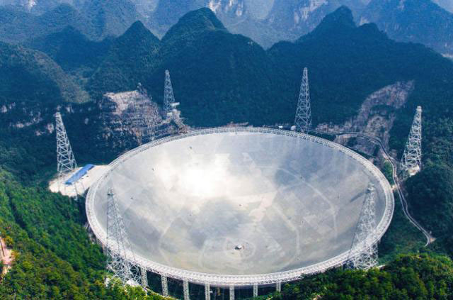 被称为“中国天眼”的500公尺口径球面射电望远镜。