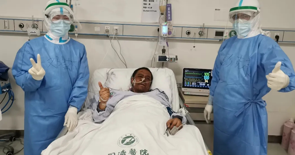 4月20日，胡卫锋在武汉同济医院中法新城院区重症病房接受治疗。
