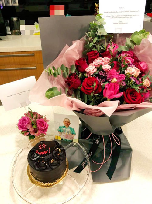 魏家祥送给老婆一束简单却不失隆重的玫瑰花束。