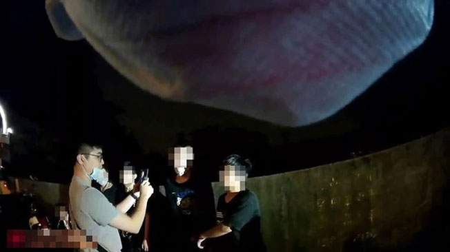 警方将陈嫌等6人逮捕,并带回厘清案情。