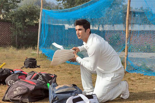 苏尚特辛莱杰普特2016年在电影《印度强棒》饰演印度前板球国手多尼。