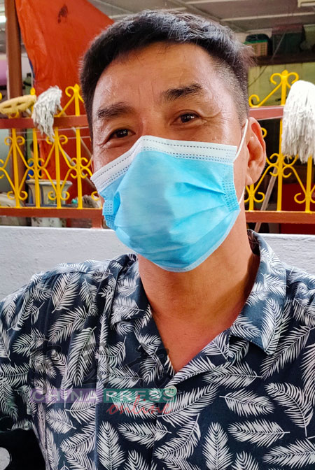 石建华:死者生前脾气非常好,是个好丈夫和好爸爸,平日的爱好是听歌、唱歌和玩音响。