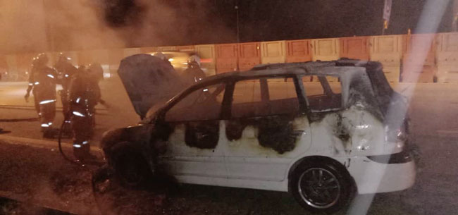 纳沙起亚吉特拉休旅车被烈火100%烧毁。