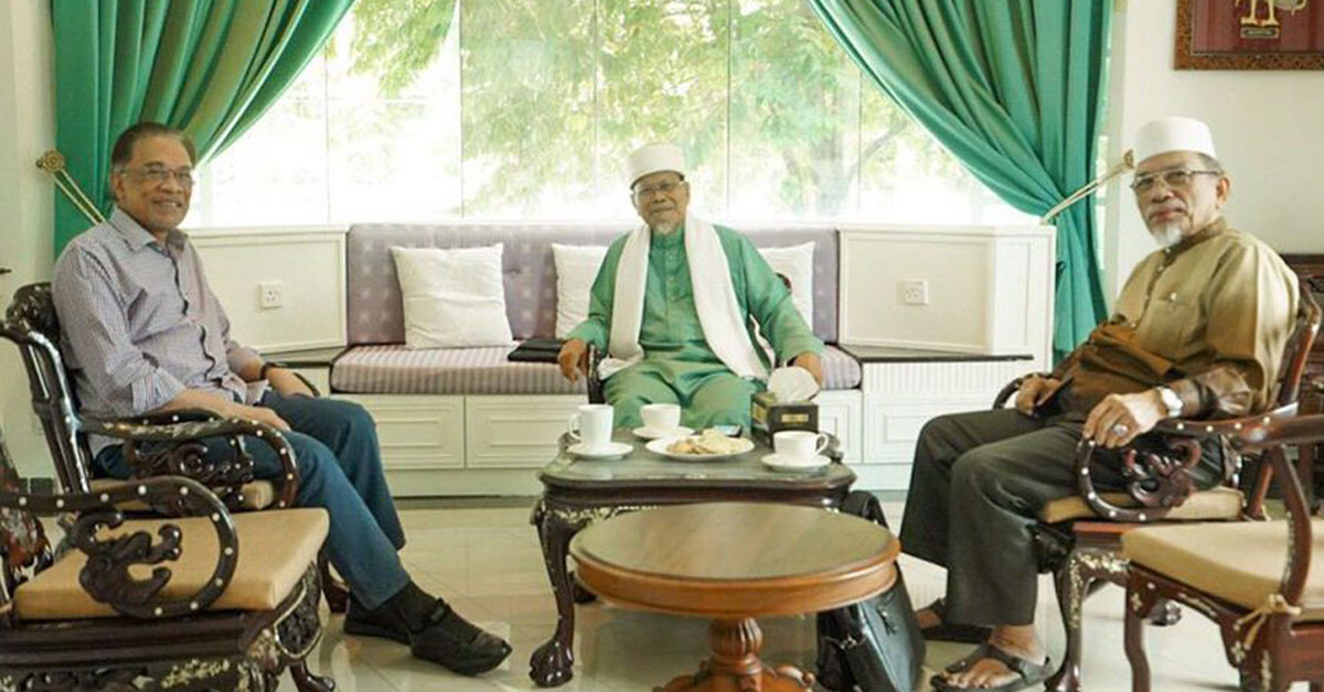 安华（左起）接见阿末阿旺和阿都干尼，对当前政治局势与希盟的关系，展开讨论。