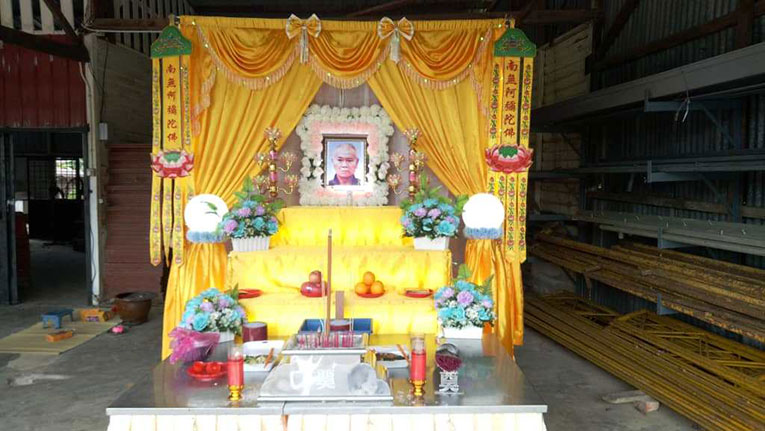 李呀的灵堂设置于亚逸昆宁新村福利组的殡仪馆。