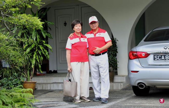 陈清木今早在妻子陪同下从住家离开之前告诉记者，他认为这届选举有许多反对党出现，对新加坡的民主来说"是一件好事"。（联早网）