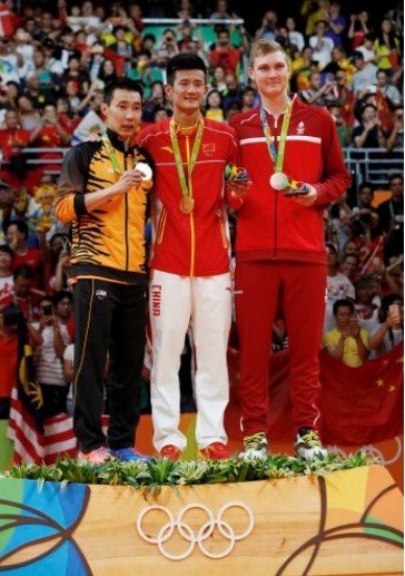 2016年,奥运会羽球男单三强人马，左起为李宗伟、谌龙与艾塞申。（档案照）