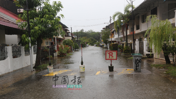 水淹万寿园后，当地居民禁止交通工具驶入，避免受困。
