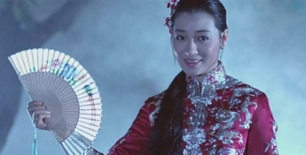 王小凤在《僵尸先生》饰演女鬼小玉，留给观众深刻印象。