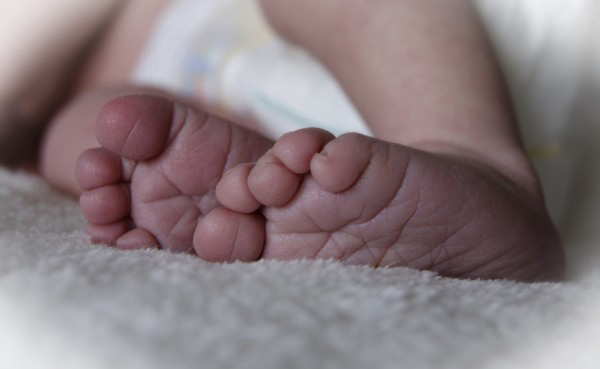 75天大的女婴惨遭父亲性侵。