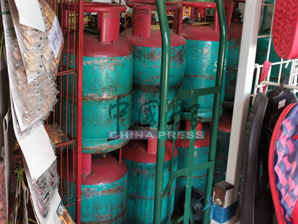 业者没为液化石油气桶标价，罚款1000令吉。