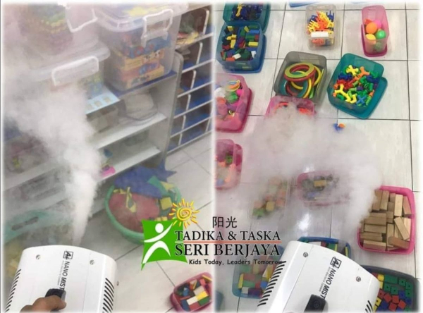 武吉波浪Seri Berjaya幼儿园也为小孩经常会触摸的玩具消毒杀菌，做足所有的防疫工作。