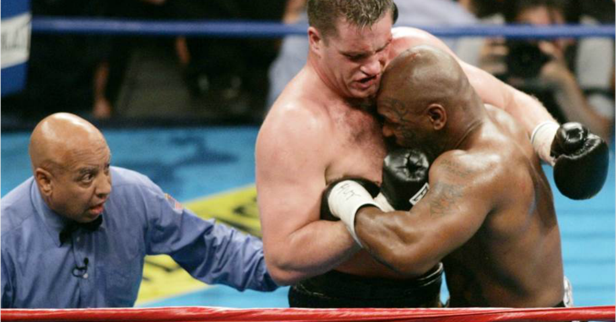 爱尔兰拳手麦布莱德与泰森（右）在2005年交手，最后泰森弃权。 （美联社档案照）