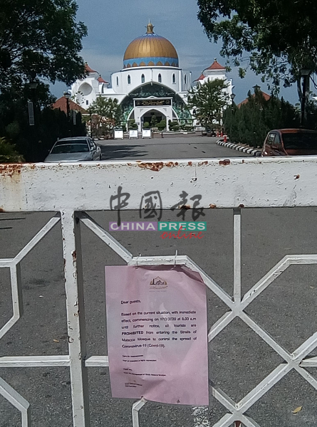 海上清真寺也是着名景点，唯至6月10日也没有开放。