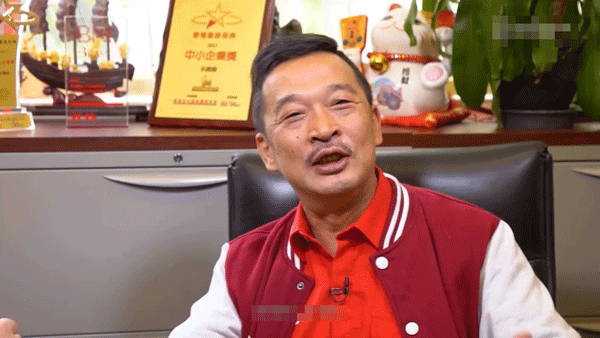 52岁游飈离开TVB后开始创业，他说如今总算可以养活一家几口。