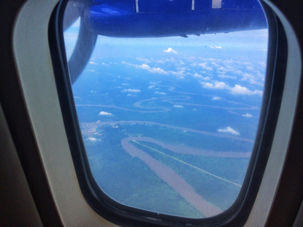 飞行不高，可鸟瞰底下的美丽瑙河。