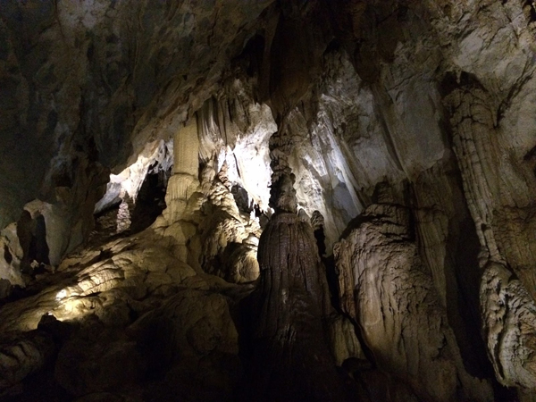 兰洞内的石灰岩地貌。
