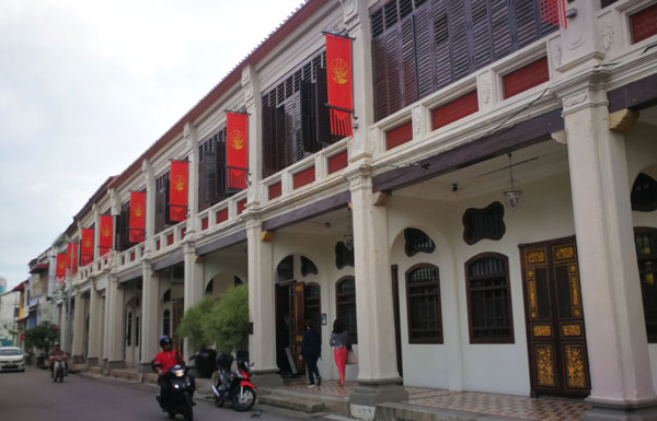 由第6代峇峇打造的7间老厝，如今已崛起成为峇峇娘惹文化美食餐厅及精品酒店。