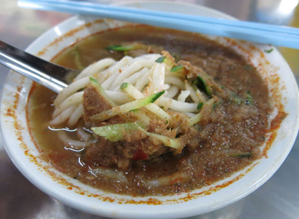 曾经被CNN票选为“全球50大最佳美食”第7名的槟城亚参叻沙，是槟城必尝美食之一。