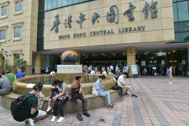 黄之锋、陈淑庄和陈云的书籍，被香港中央图书馆取下覆检。