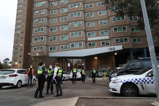 澳洲墨爾本一棟、住宅大樓遭到封鎖。