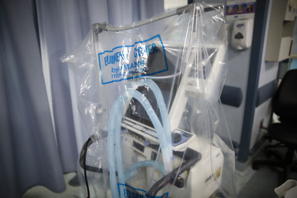 瘟疫爆发初期，多数使用呼吸器的病人，一般上都会病重不治。但最近统计研究发现，使用呼吸器的患者存活率却逐渐提高。