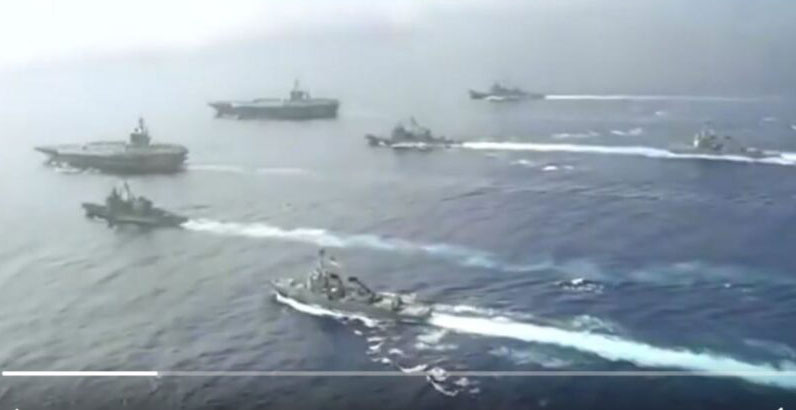 美国军方4日公布两艘航母带领战斗群驶入南海军演的消息。