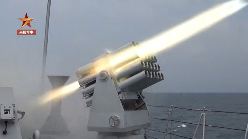 解放军近日在三大海域演习，中国新型国产主力舰艇火力全开。
