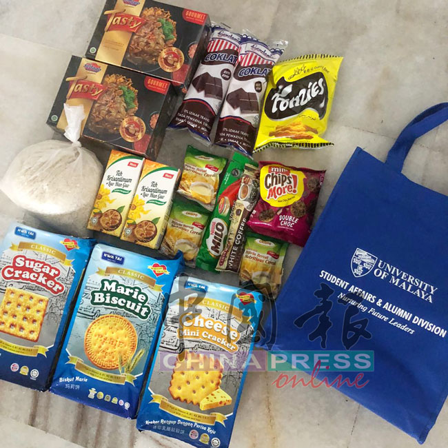 马大大学派送给居住在校外的大学生的食物和乾粮。