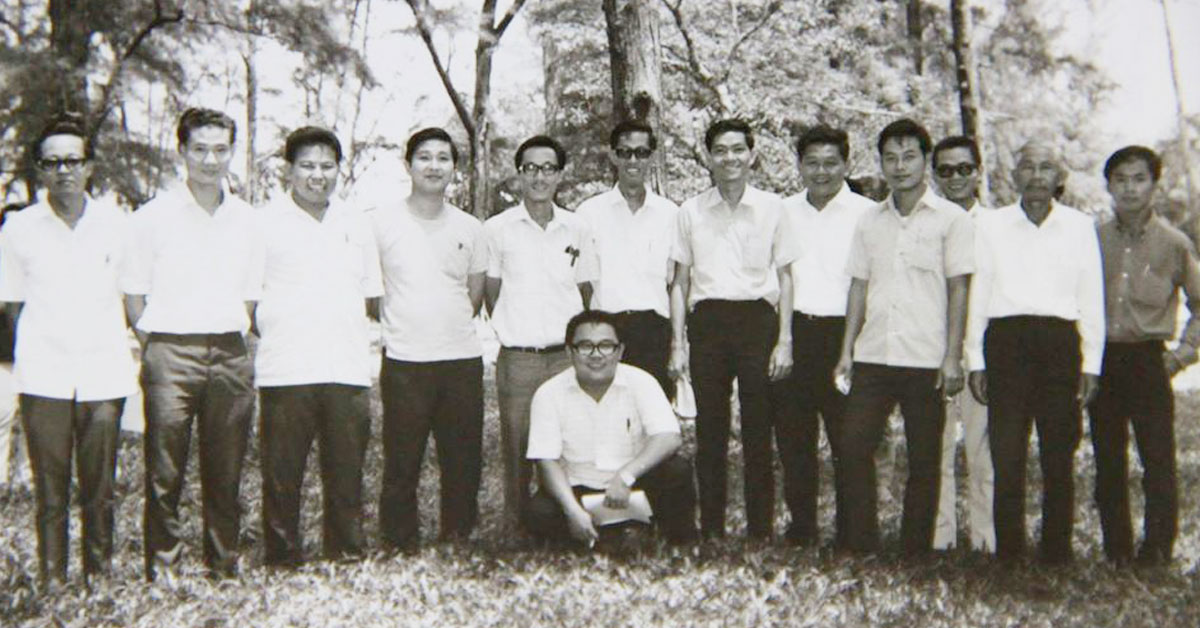 刘德琦（蹲者）和廖金华（右6）等领袖当年参加摩立干训营时摄。