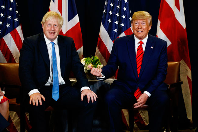 英国首相约翰逊（左）与美国总统特朗普。（美联社）